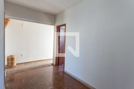 sala de casa para alugar com 1 quarto, 50m² em Floresta, Belo Horizonte