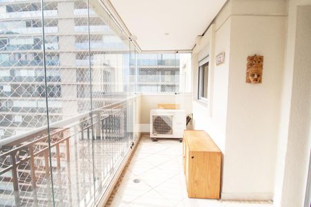 Sacada da Sala de apartamento para alugar com 2 quartos, 73m² em Pinheiros, São Paulo