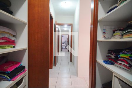 Closet de casa à venda com 4 quartos, 251m² em Morro do Espelho, São Leopoldo