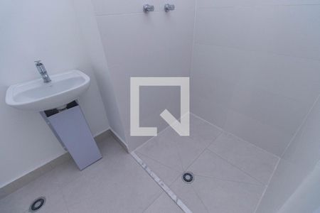 Banheiro de kitnet/studio para alugar com 0 quarto, 24m² em Chácara Klabin, São Paulo