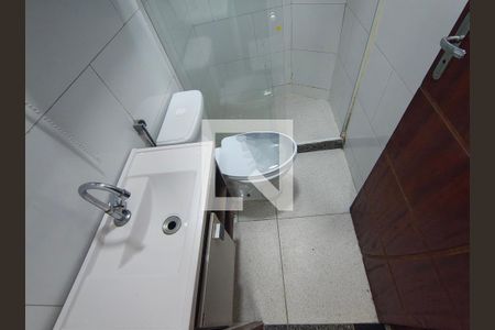 Banheiro de kitnet/studio para alugar com 1 quarto, 40m² em Anil, Rio de Janeiro