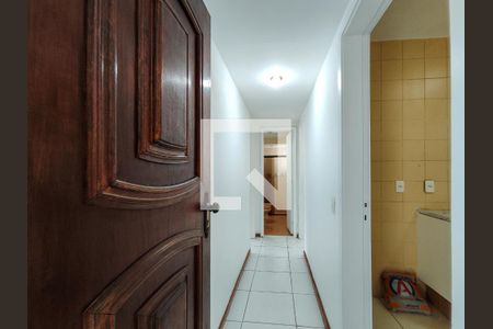 Corredor de apartamento à venda com 2 quartos, 110m² em Grajaú, Rio de Janeiro