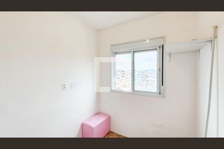 Quarto 2 de apartamento para alugar com 2 quartos, 38m² em Jardim Copiuva, Carapicuíba