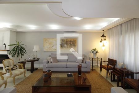 Sala de casa à venda com 6 quartos, 990m² em Vila Jardim, Porto Alegre