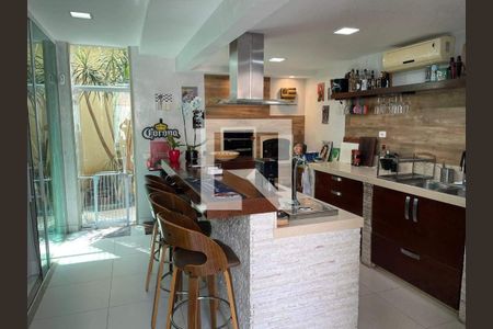 Casa à venda com 4 quartos, 458m² em Vargem Pequena, Rio de Janeiro