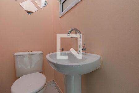 Lavabo de casa de condomínio para alugar com 2 quartos, 64m² em Parque Boturussu, São Paulo
