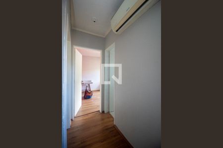 Corredor de apartamento para alugar com 2 quartos, 75m² em Azenha, Porto Alegre