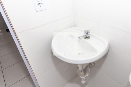 Banheiro de kitnet/studio para alugar com 1 quarto, 17m² em Lapa, São Paulo