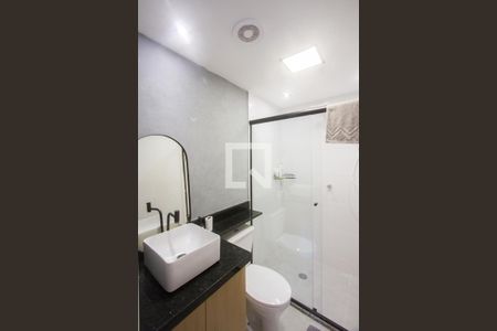 Banheiro de kitnet/studio para alugar com 1 quarto, 25m² em Jardim das Acacias, São Paulo