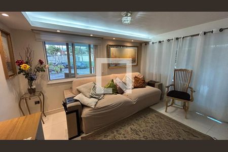 Sala de casa de condomínio para alugar com 6 quartos, 211m² em Barra da Tijuca, Rio de Janeiro