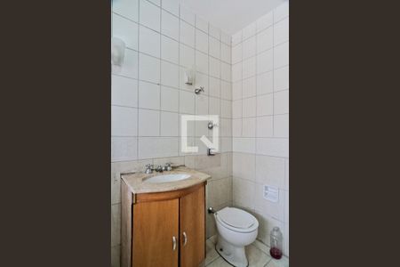 Banheiro de casa para alugar com 1 quarto, 52m² em Vila Bancaria Munhoz, São Paulo