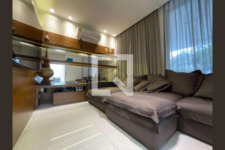 Casa à venda com 5 quartos, 680m² em Barra da Tijuca, Rio de Janeiro