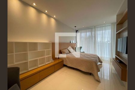 Casa à venda com 5 quartos, 680m² em Barra da Tijuca, Rio de Janeiro