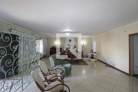 Sala de casa à venda com 5 quartos, 400m² em Vila Jardim, Porto Alegre
