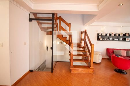 Escada de casa à venda com 4 quartos, 308m² em Parque Colonial, São Paulo