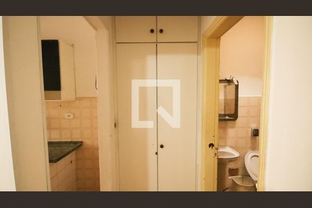 Corredor de apartamento para alugar com 1 quarto, 62m² em Canto do Forte, Praia Grande