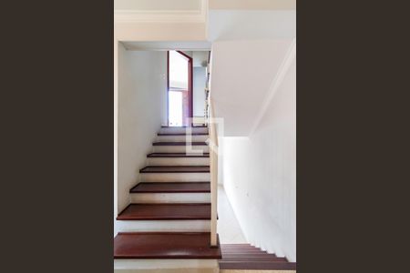 Corredor de casa à venda com 3 quartos, 200m² em Vila Suzana, São Paulo