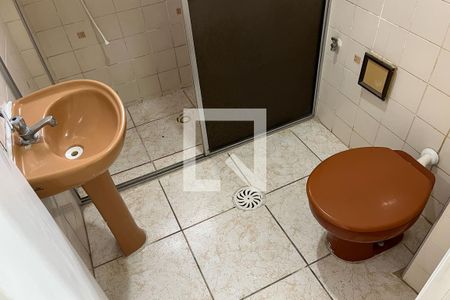 Banheiro de apartamento para alugar com 1 quarto, 50m² em Ponta da Praia, Santos