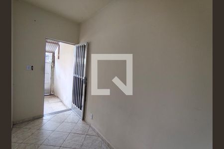Sala/Quarto de kitnet/studio para alugar com 1 quarto, 30m² em Jacarepaguá, Rio de Janeiro