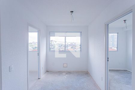 Sala, cozinha e área de serviço de apartamento para alugar com 2 quartos, 32m² em Vila Pereira Cerca, São Paulo