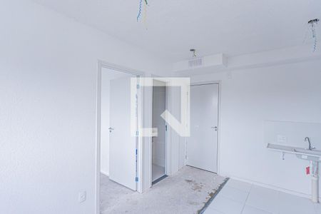 Sala, cozinha e área de serviço de apartamento para alugar com 2 quartos, 32m² em Vila Pereira Cerca, São Paulo