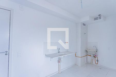 Sala, cozinha e área de serviço de apartamento para alugar com 2 quartos, 32m² em Vila Pereira Cerca, São Paulo