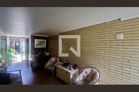 Entrada de casa à venda com 6 quartos, 300m² em Floresta, Belo Horizonte