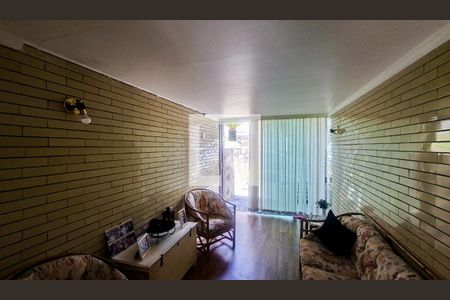 Entrada de casa à venda com 6 quartos, 300m² em Floresta, Belo Horizonte