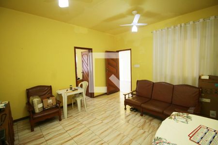 Sala de casa para alugar com 3 quartos, 80m² em Parada de Lucas, Rio de Janeiro