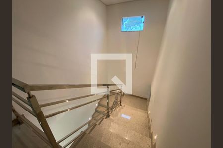 Escada de casa para alugar com 5 quartos, 2500m² em Nossa Senhora de Lourdes, Lagoa Santa