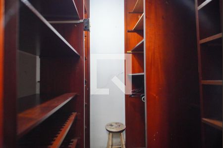 Closet da Suíte de casa à venda com 6 quartos, 502m² em Chácara das Pedras, Porto Alegre