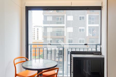 Varanda de kitnet/studio para alugar com 1 quarto, 26m² em Pompeia, São Paulo