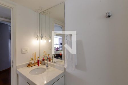 Banheiro de apartamento à venda com 2 quartos, 95m² em Vila Nova Conceição, São Paulo