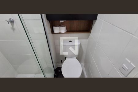 Banheiro Social de kitnet/studio para alugar com 1 quarto, 27m² em Vila Dom Pedro I, São Paulo