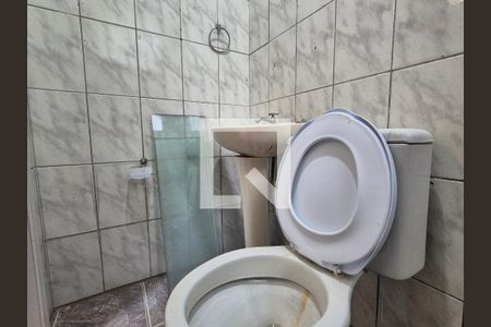 Banheiro de casa para alugar com 1 quarto, 50m² em Vargem Grande, Rio de Janeiro