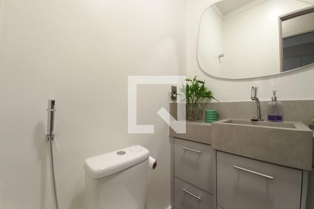 Banheiro de apartamento à venda com 2 quartos, 70m² em Cambuí, Campinas