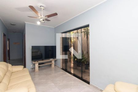 Sala de TV de casa à venda com 4 quartos, 270m² em Parque Edu Chaves, São Paulo