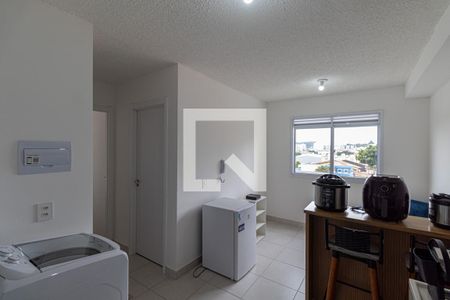 Sala/Cozinha/Área de Serviço  de apartamento para alugar com 2 quartos, 33m² em Engenheiro Goulart, São Paulo