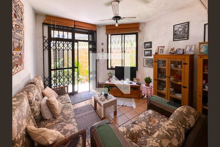 Sala de apartamento para alugar com 3 quartos, 111m² em Canasvieiras, Florianópolis