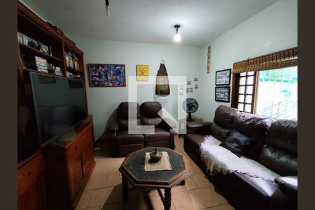 Casa à venda com 5 quartos, 230m² em Jardim Jucara, São Paulo