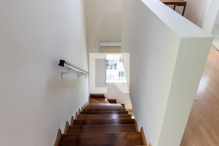 Escada de apartamento à venda com 2 quartos, 100m² em Jardim Nova Europa, Campinas