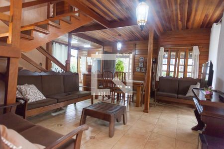 Sala de TV de casa de condomínio para alugar com 4 quartos, 220m² em Nova Lima, Nova Lima