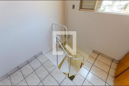 Quarto 1 - Escada de casa para alugar com 2 quartos, 55m² em Vila Comercial, São Paulo