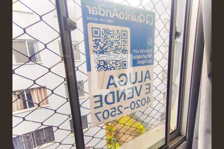 Placa na Janela de apartamento à venda com 3 quartos, 53m² em Conjunto Residencial José Bonifácio, São Paulo