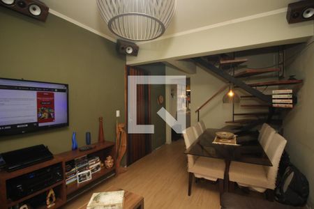 Sala de casa de condomínio à venda com 3 quartos, 118m² em Medianeira, Porto Alegre