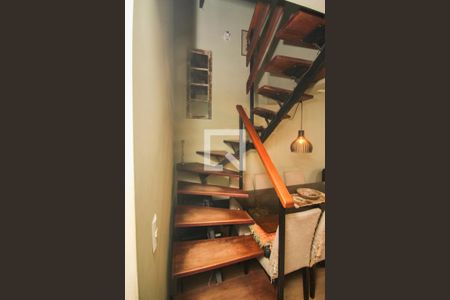 Escada de casa de condomínio à venda com 3 quartos, 118m² em Medianeira, Porto Alegre