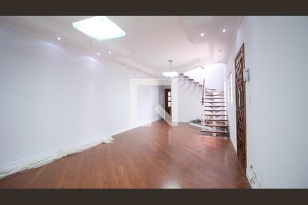 Casa à venda com 3 quartos, 227m² em Vila Ema, São Paulo