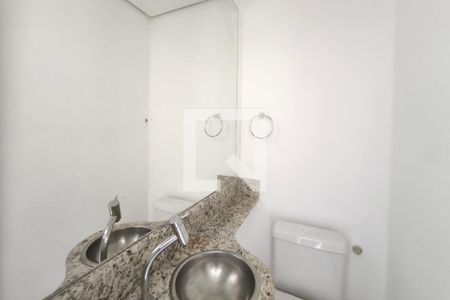 Lavabo de apartamento para alugar com 2 quartos, 70m² em Cambuí, Campinas
