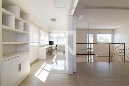 Sala de TV de casa de condomínio à venda com 4 quartos, 308m² em Bosque das Palmeiras, Campinas