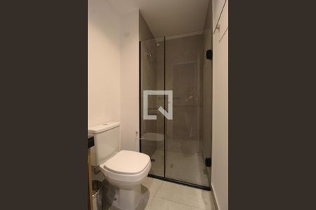 Banheiro de kitnet/studio para alugar com 1 quarto, 25m² em Indianópolis, São Paulo